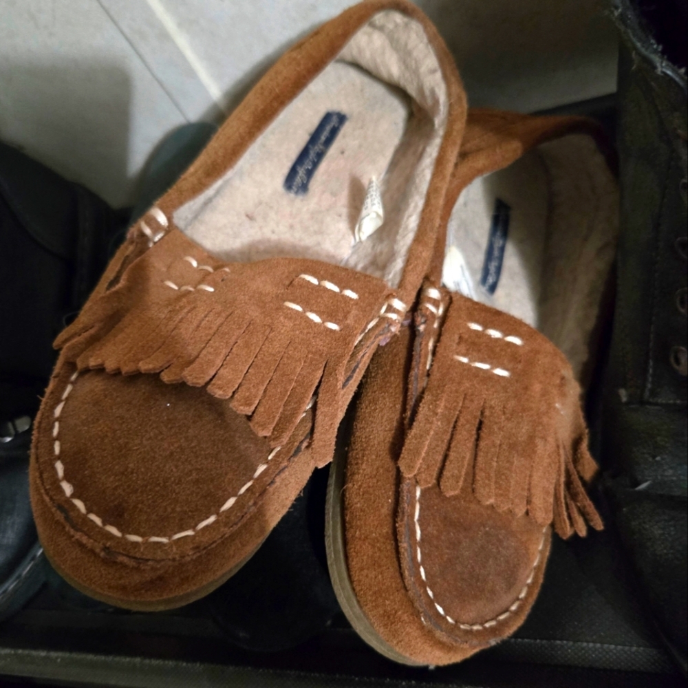 AE FAUX LEATHER AND SHERPA MOCCASINS